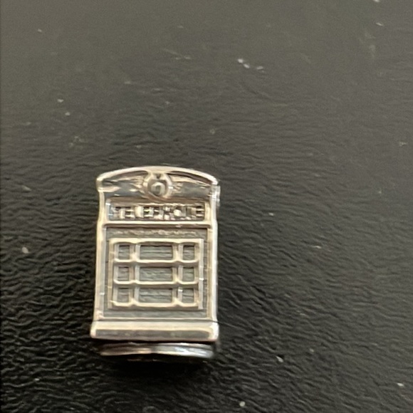 Pandora London Calling Phone booth with red enamel travel charm - Picture 4 of 8